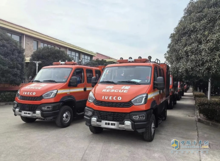 行業(yè)大單！南京依維柯歐霸·雷霆森林消防用車批量交付！