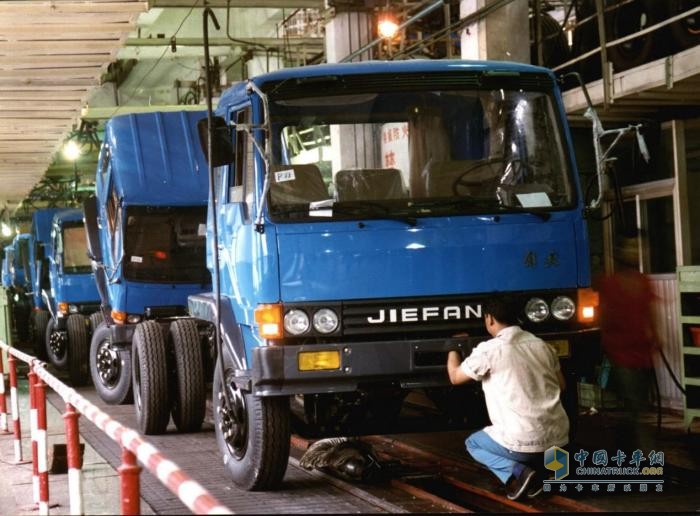 吹響解放卡車(chē)平頭化的第一聲號(hào)角-解放六平柴發(fā)展史
