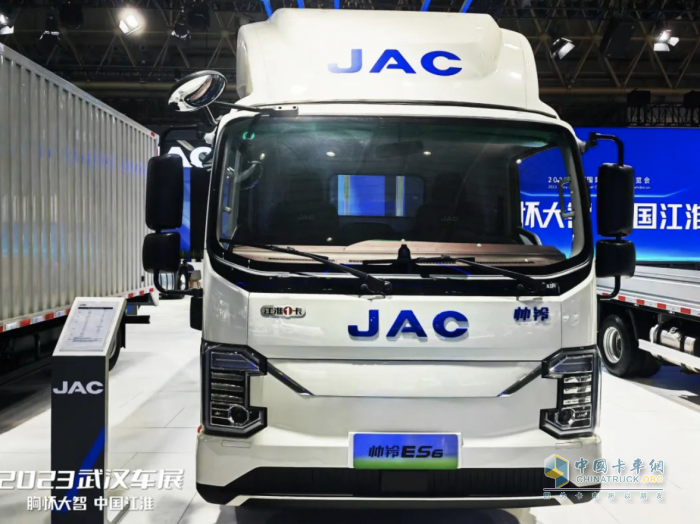 閃耀2023中國(guó)國(guó)際商用車展，江淮1卡“星鏈1號(hào)”技術(shù)品牌攜全新一代新品亮相！