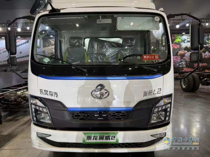580km超長續(xù)航 + 5分鐘極速加氣，乘龍翼威2 CNG增程輕卡，定義城配運輸效率新高度！