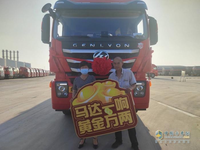 臨“?！辈粦?，紅巖杰獅C6-M PLUS牽引車伴您安全前行