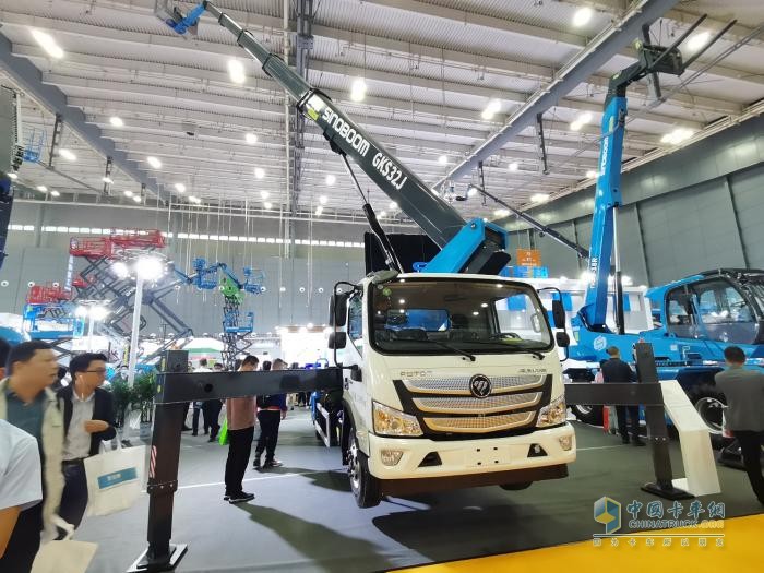 深度定制 國典品質 歐馬可高空作業(yè)車驚艷長沙國際工程機械展