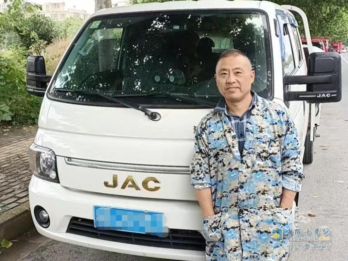 啤酒熱銷，超市老板開江淮1卡愷達(dá)化身“外賣員”！