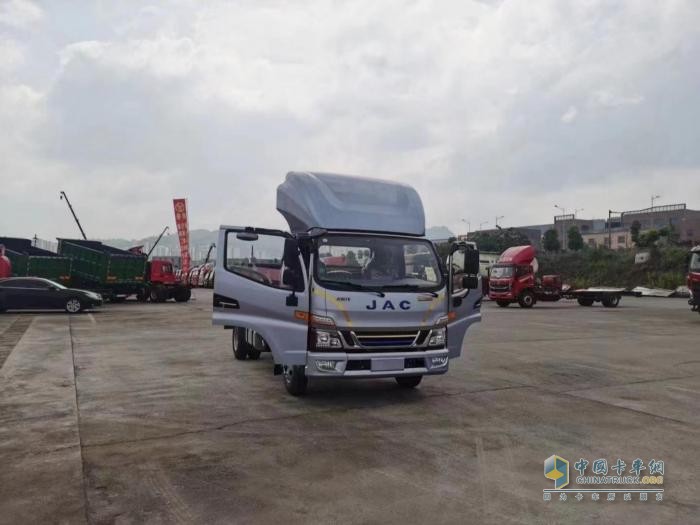 江淮1卡：駿鈴聚寶盆D25車型來(lái)襲，“混動(dòng)雙星”持續(xù)引領(lǐng)行業(yè)