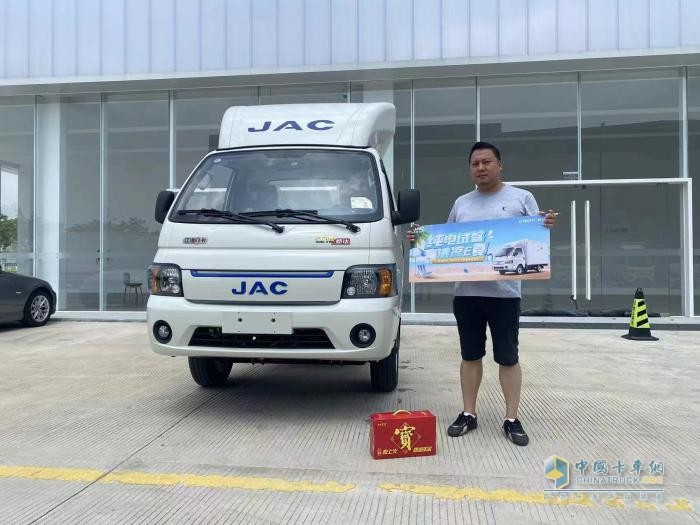 江淮1卡超級(jí)會(huì)員日：8月18日真金白銀寵粉，持續(xù)提升汽車消費(fèi)！