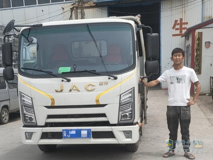 經(jīng)營(yíng)家居20年，從雇車到買車，他的江淮1卡駿鈴為什么越來越多？