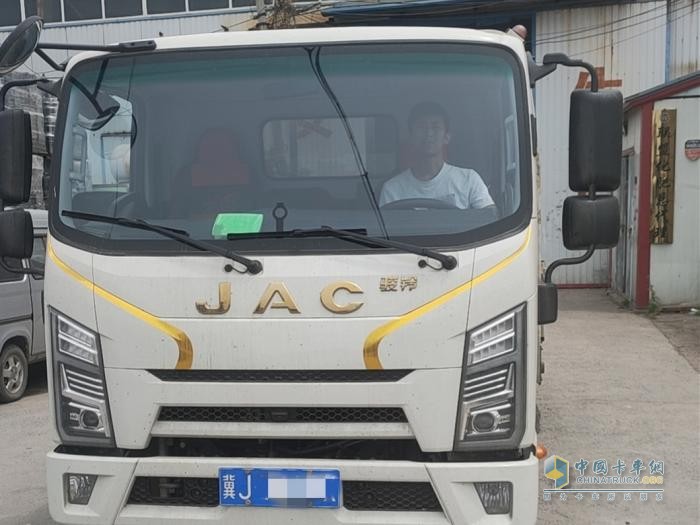 經(jīng)營(yíng)家居20年，從雇車到買車，他的江淮1卡駿鈴為什么越來越多？