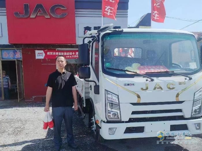 經(jīng)營(yíng)家居20年，從雇車到買車，他的江淮1卡駿鈴為什么越來越多？