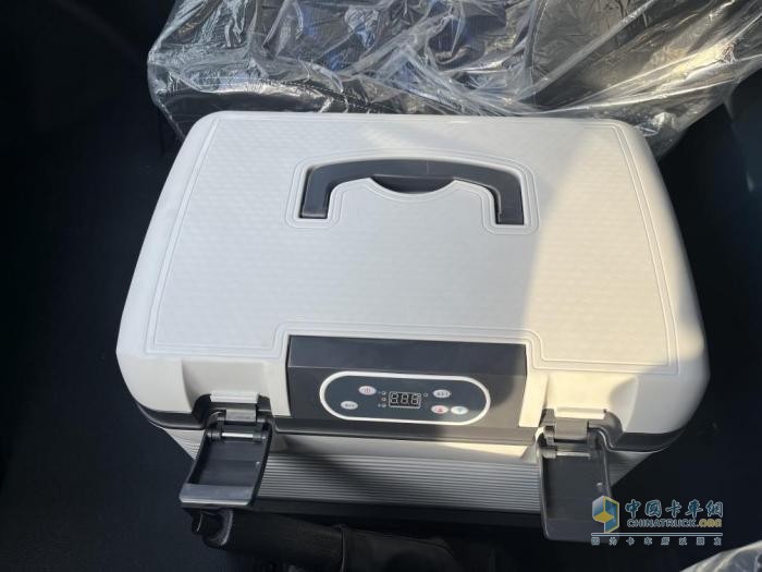 東風御風V9+變身“服務(wù)保障車”，一臺隨叫隨到的移動服務(wù)站