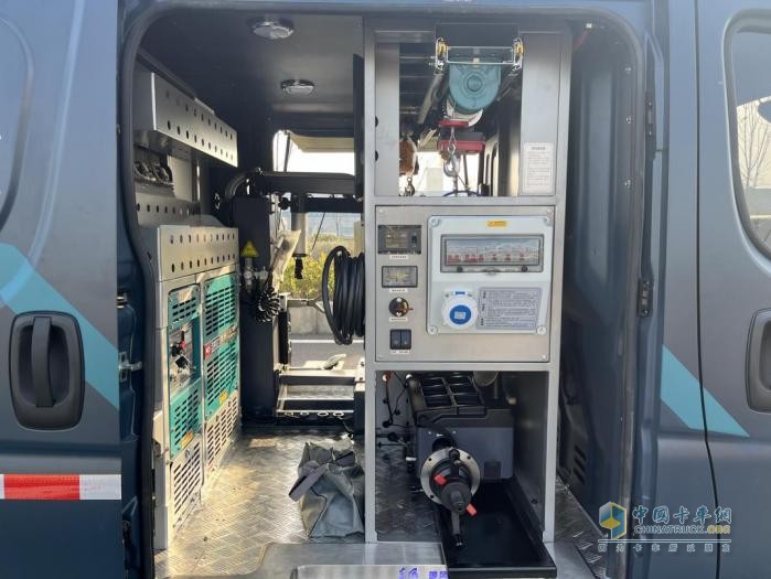 東風御風V9+變身“服務(wù)保障車”，一臺隨叫隨到的移動服務(wù)站