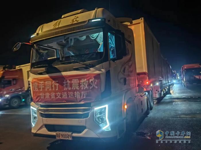 情暖甘肅 共克時(shí)艱 解放“使者”與災(zāi)區(qū)同胞共渡難關(guān)