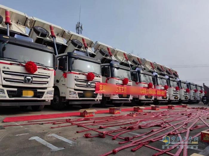 為渣土運輸而生！徐工漢風XG1H環(huán)保渣土車批量交付安徽蕪湖
