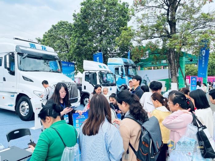 以馬拉松精神不斷進(jìn)取，東風(fēng)柳汽乘龍與中國汽車工業(yè)共奔跑