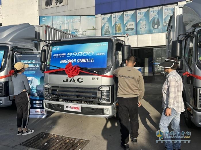 國(guó)際帥鈴，榮耀出擊！江淮1卡帥鈴榮耀版全國(guó)上市啟航！