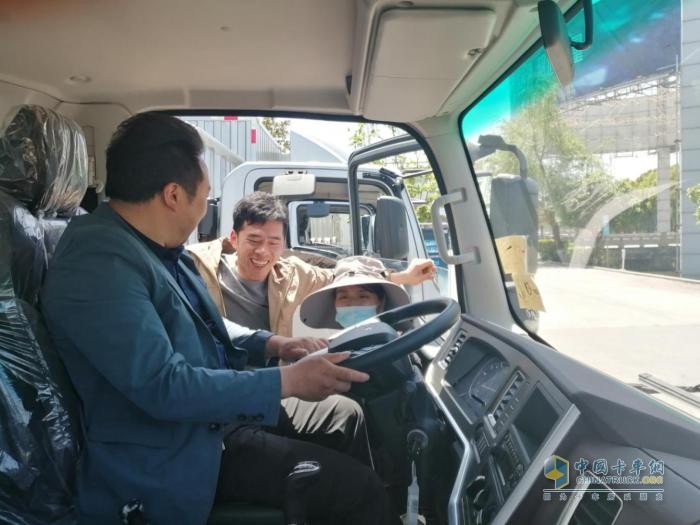國(guó)際帥鈴，榮耀出擊！江淮1卡帥鈴榮耀版全國(guó)上市啟航！