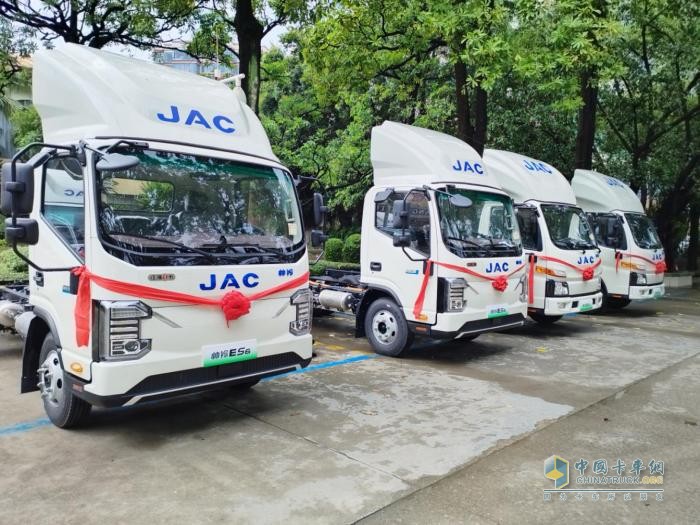 升級(jí)不加價(jià)！江淮1卡帥鈴ES6天和版廣州上市，助推全面綠色轉(zhuǎn)型
