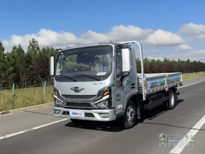 超長(zhǎng)續(xù)航846.1km！領(lǐng)航大G CNG輕卡草原天路挑戰(zhàn)極限  