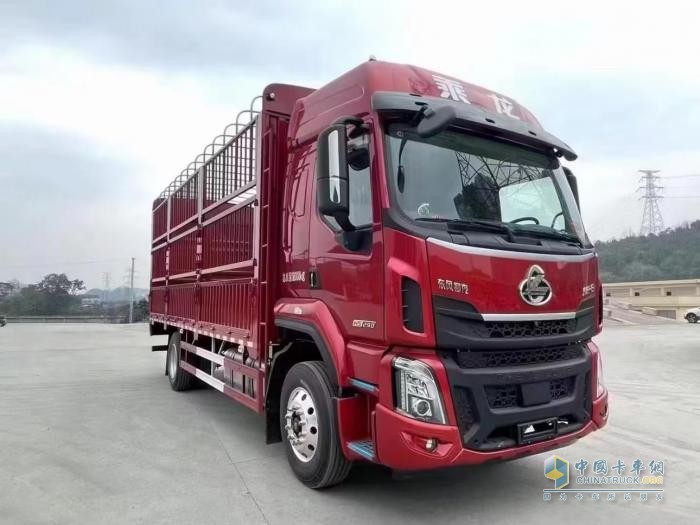 乘龍H5創(chuàng)富版330大馬力綠通房車，跑“盈”九月豐收季