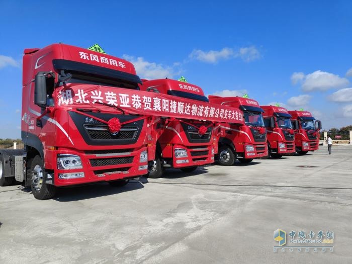 東風龍擎3.0危化車批量交付，打造襄陽運輸安全標桿