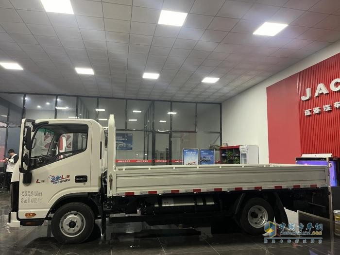 續(xù)航630公里 1年省2萬！領跑L3 雙燃料小卡：年輕人的創(chuàng)富利器