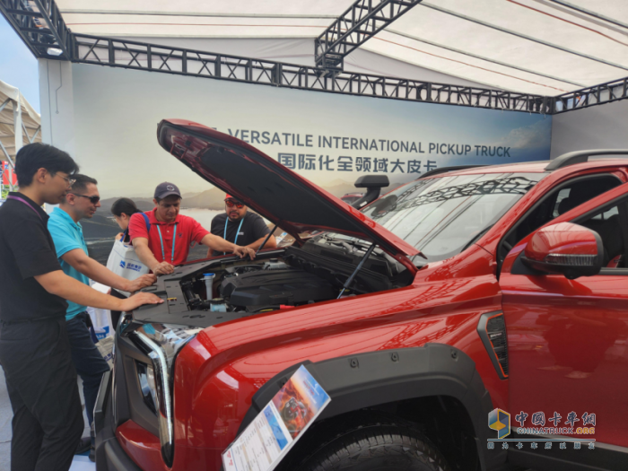 新品齊發(fā)、硬核挑戰(zhàn)、邁向國(guó)際 中國(guó)重汽輕型汽車的2024年