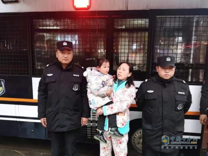 森源鴻馬移動警務(wù)室：元宵節(jié)的平安守護者