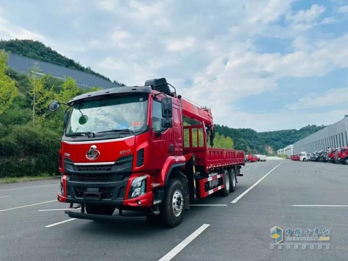 別犯難！乘龍H5隨車(chē)吊，助你「一臂之力」