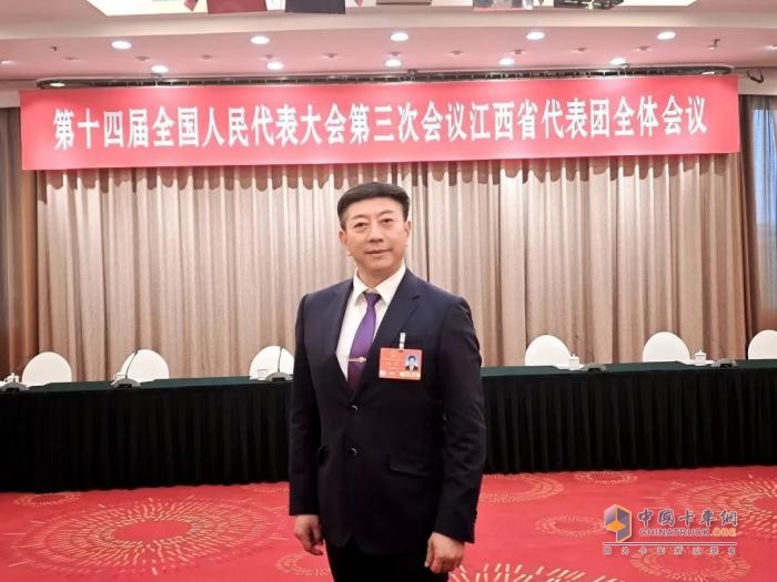全國人大代表、江鈴汽車首席技師劉輝：建議多措并舉激發(fā)汽車消費潛力