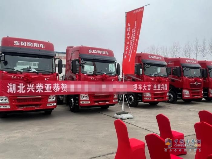 東風(fēng)商用車,龍擎520燃?xì)廛?綠色運(yùn)輸