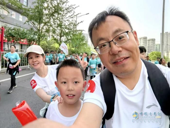 挑戰(zhàn)自我！超越極限！堰馬賽道上，看東風(fēng)營銷人奔跑向未來