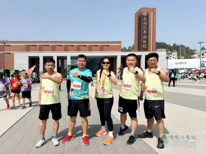 挑戰(zhàn)自我！超越極限！堰馬賽道上，看東風(fēng)營銷人奔跑向未來