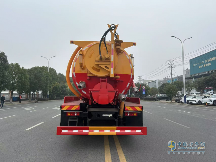 國補至高8.5萬，乘龍M3清洗吸污車市政環(huán)衛(wèi)品質(zhì)可靠之選