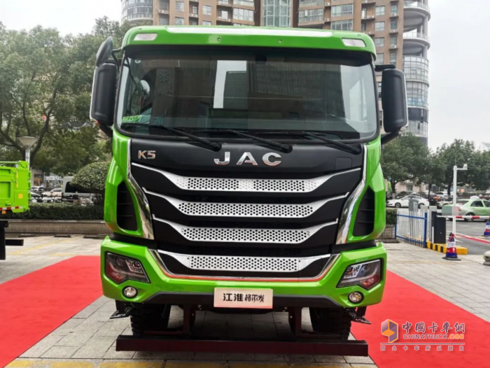 孔武有力！運輸渣土江淮格爾發(fā)8×4自卸車可靠抗造