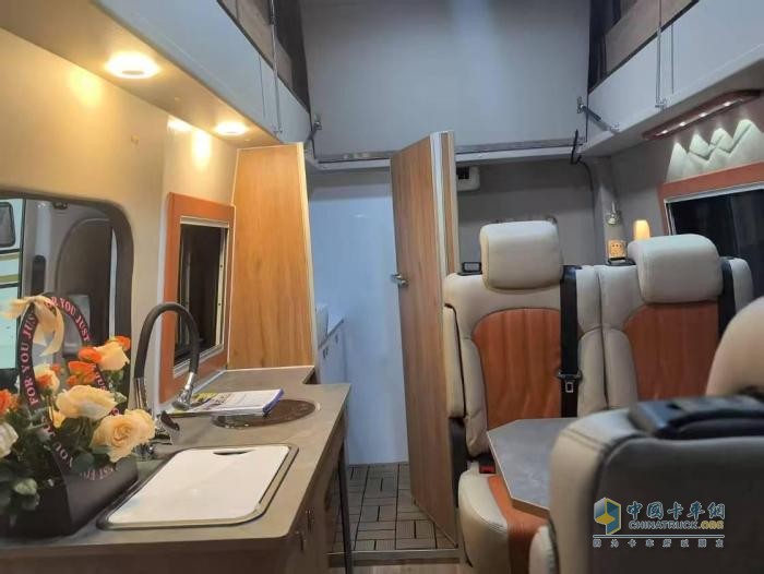 中國重汽輕型汽車即將首秀北京國際房車展，實(shí)力新車搶鮮品鑒
