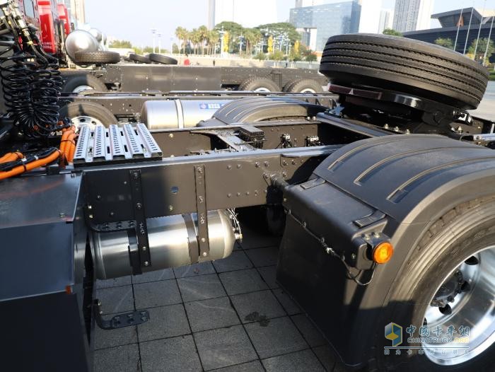 646度大電量高效動(dòng)力鏈加持，乘龍H5純電重卡再升級(jí)