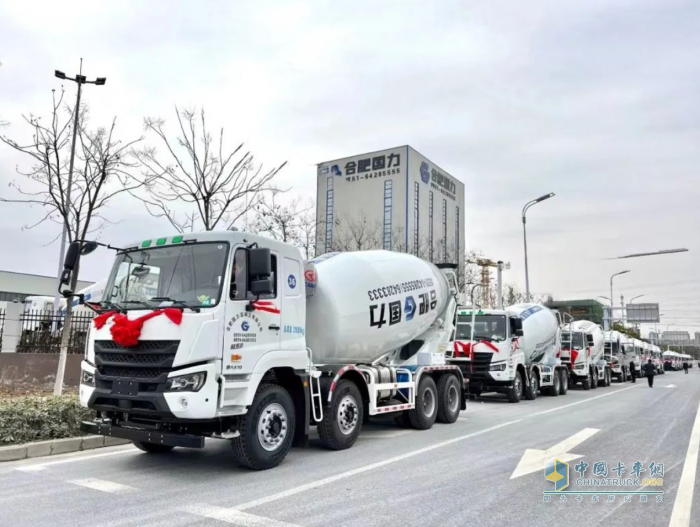 硬核來(lái)襲 星馬輕騎兵攪拌車(chē)，高效創(chuàng)富的利器