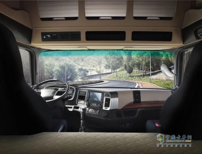 江淮格爾發(fā)8×2提升橋載貨車：零擔(dān)百貨運輸?shù)淖吭街x