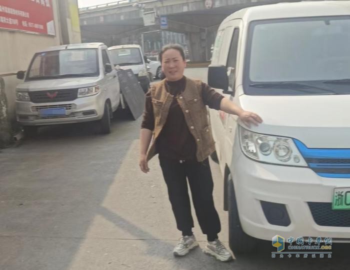 開(kāi)瑞車(chē)主毛菊：做貨運(yùn)行業(yè)的巾幗英雄