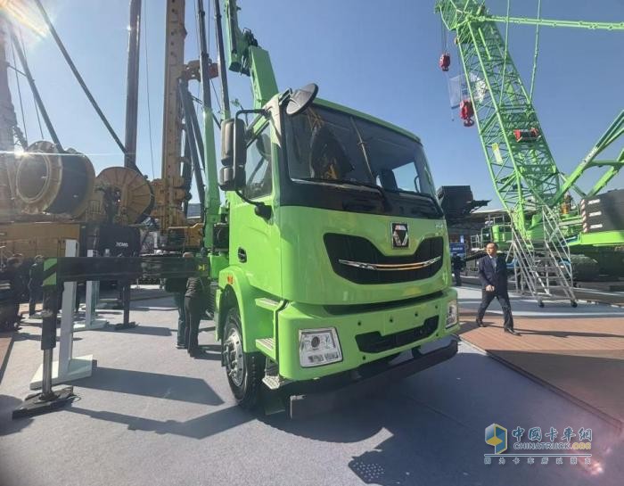 發(fā)力工程機(jī)械，注入綠色動(dòng)能-bauma CHINA 2024上海寶馬展上的微宏“芯”能量