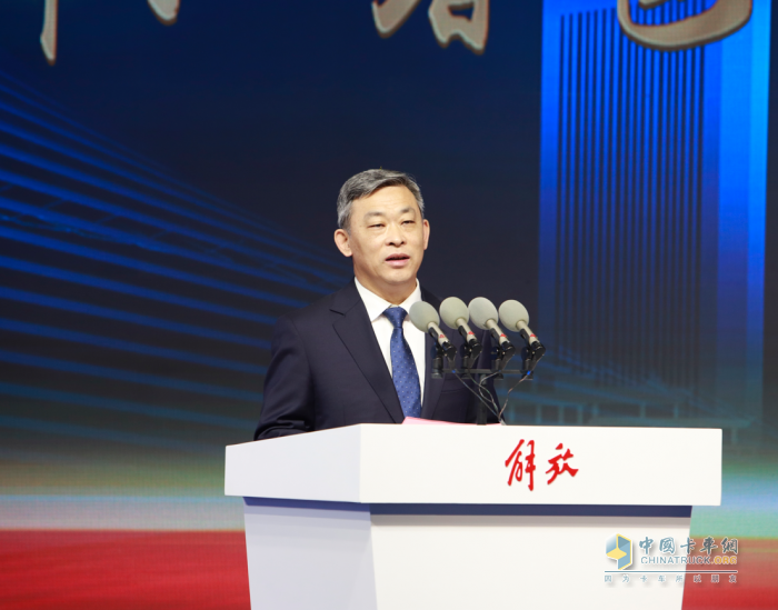 解放新車載譽上市，高端智造誰與爭鋒