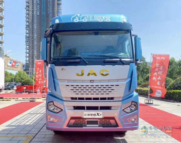 綠通運輸黑馬，江淮星耀X7 8×4載貨車請你吃新鮮西瓜