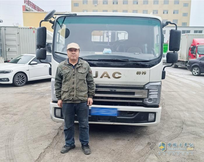 十年逐花釀蜜路，江淮1卡帥鈴助力新疆蜂農(nóng)的甜蜜事業(yè)