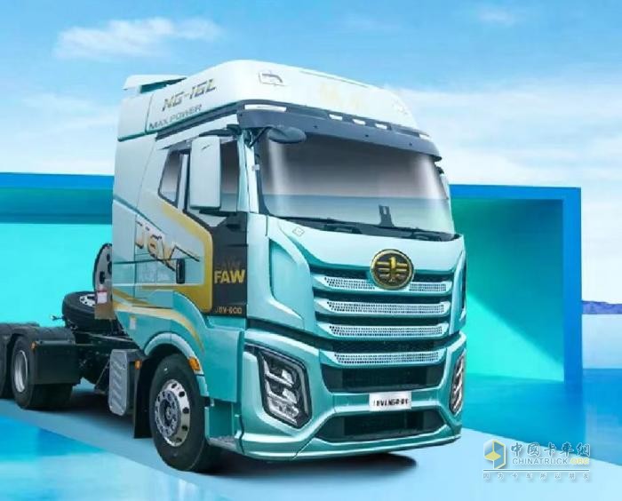 生而為高效，出道即巔峰-解放2025款J6V 6SX1牽引車掀起行業(yè)新浪潮