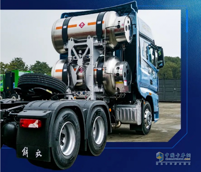 解放J7 600馬力LNG牽引車，引領(lǐng)高效運(yùn)營(yíng)新篇章