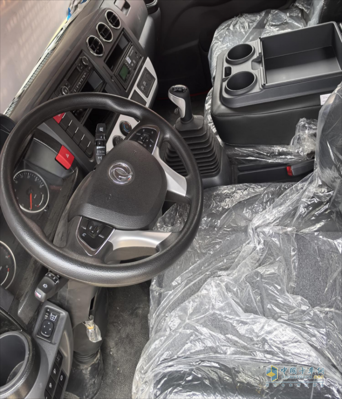 東風(fēng)專致隨車吊底盤：專為工程運輸打造的合規(guī)高效解決方案
