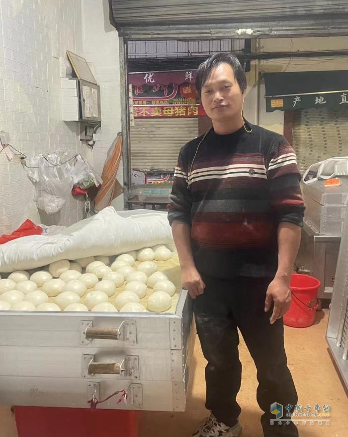 身披朝霞與夜幕，開瑞海豚車主王永祥用奮斗裝點幸福人生