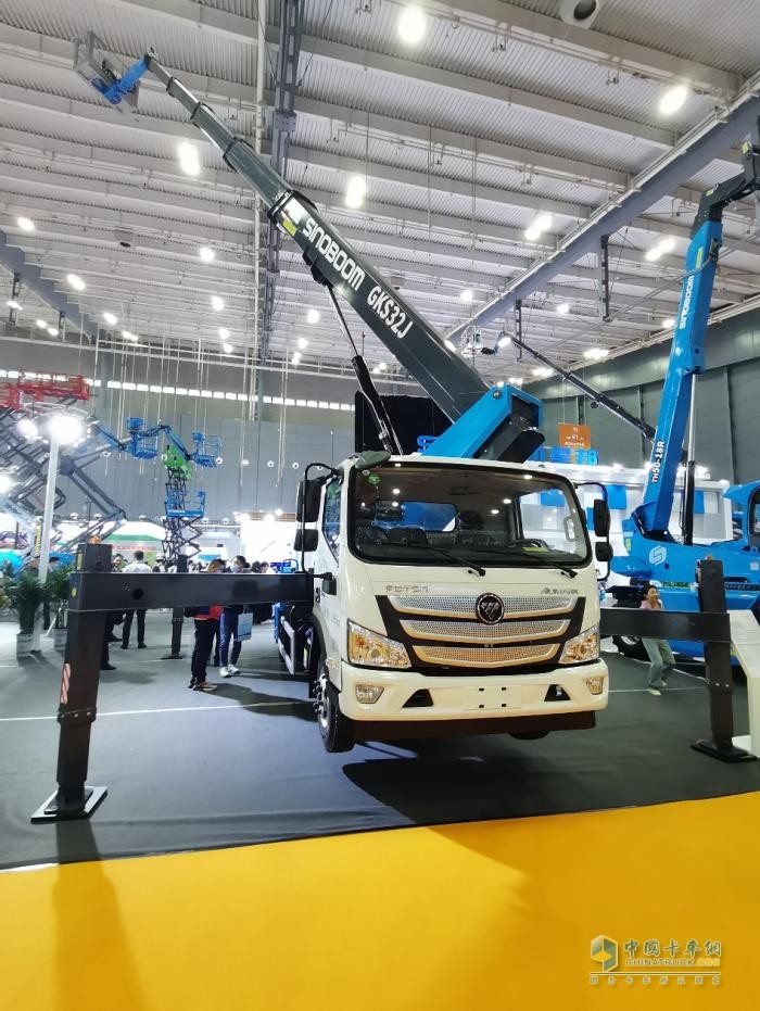 深度定制 國典品質 歐馬可高空作業(yè)車驚艷長沙國際工程機械展