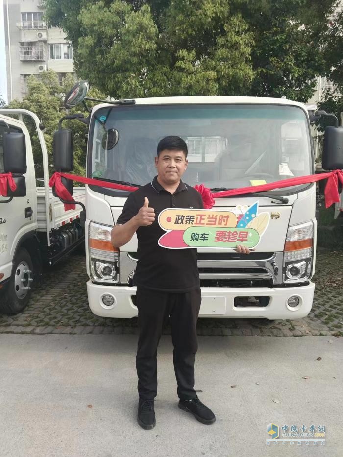 外出打拼30年，選擇江淮1卡帥鈴成立車(chē)隊(duì)，他成為行業(yè)運(yùn)輸老大哥