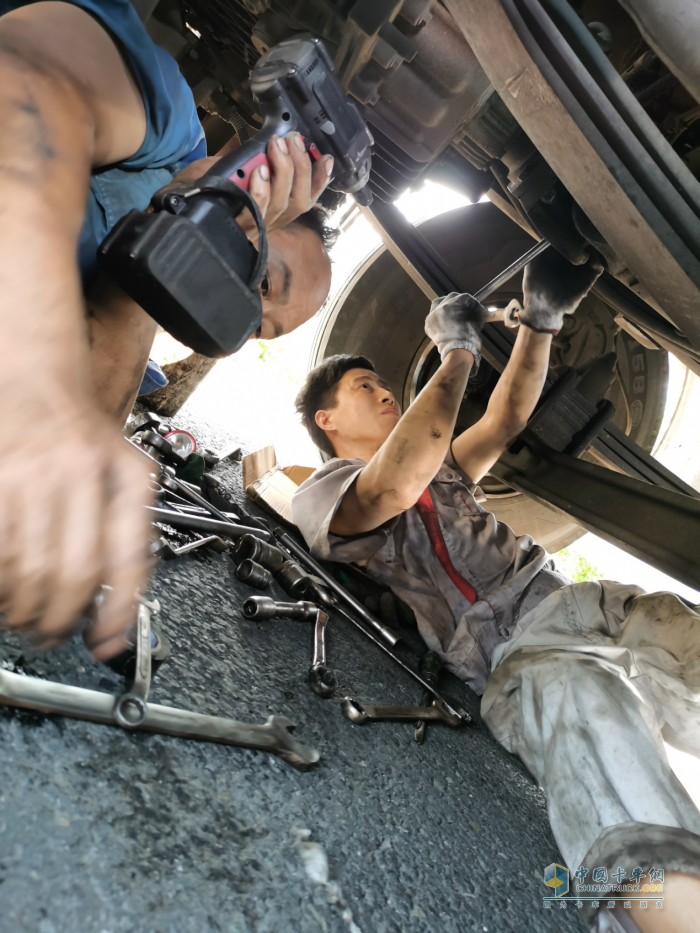 運(yùn)魚車拋錨，解放滕州服務(wù)站38℃高溫3小時緊急救援