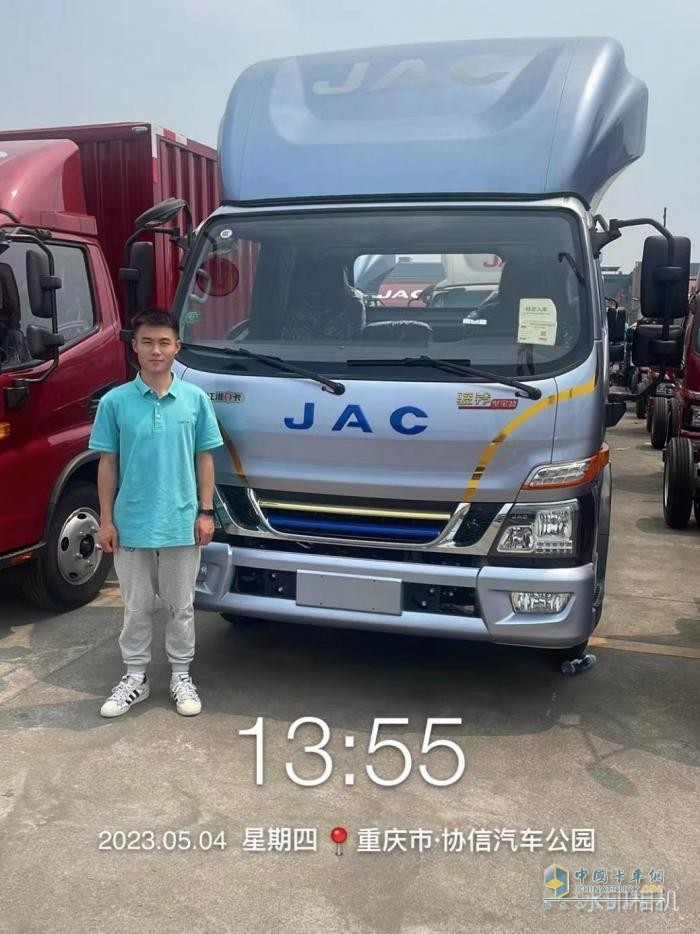 江淮1卡：駿鈴聚寶盆D25車型來(lái)襲，“混動(dòng)雙星”持續(xù)引領(lǐng)行業(yè)